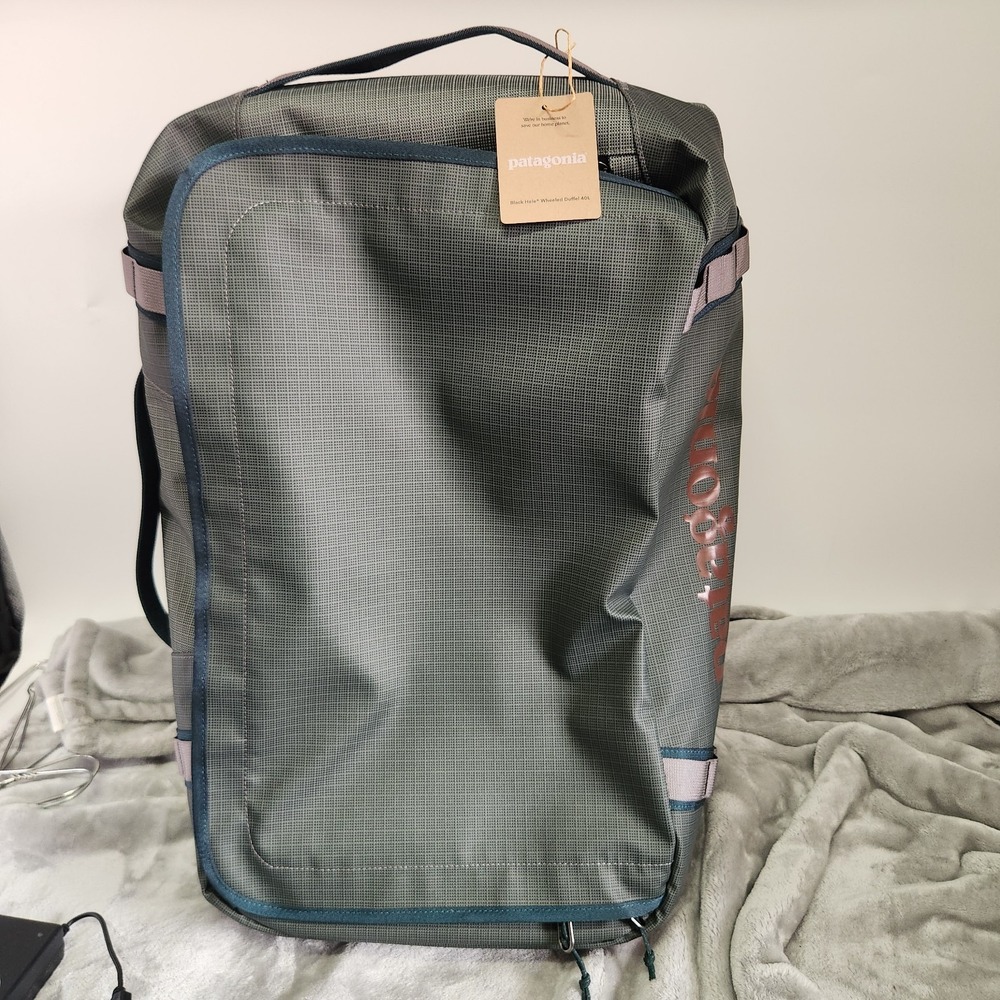 Patagonia Black Hole Matte Wheeled Duffel Bag 40L Carry-on Luggage - Noble Grey
